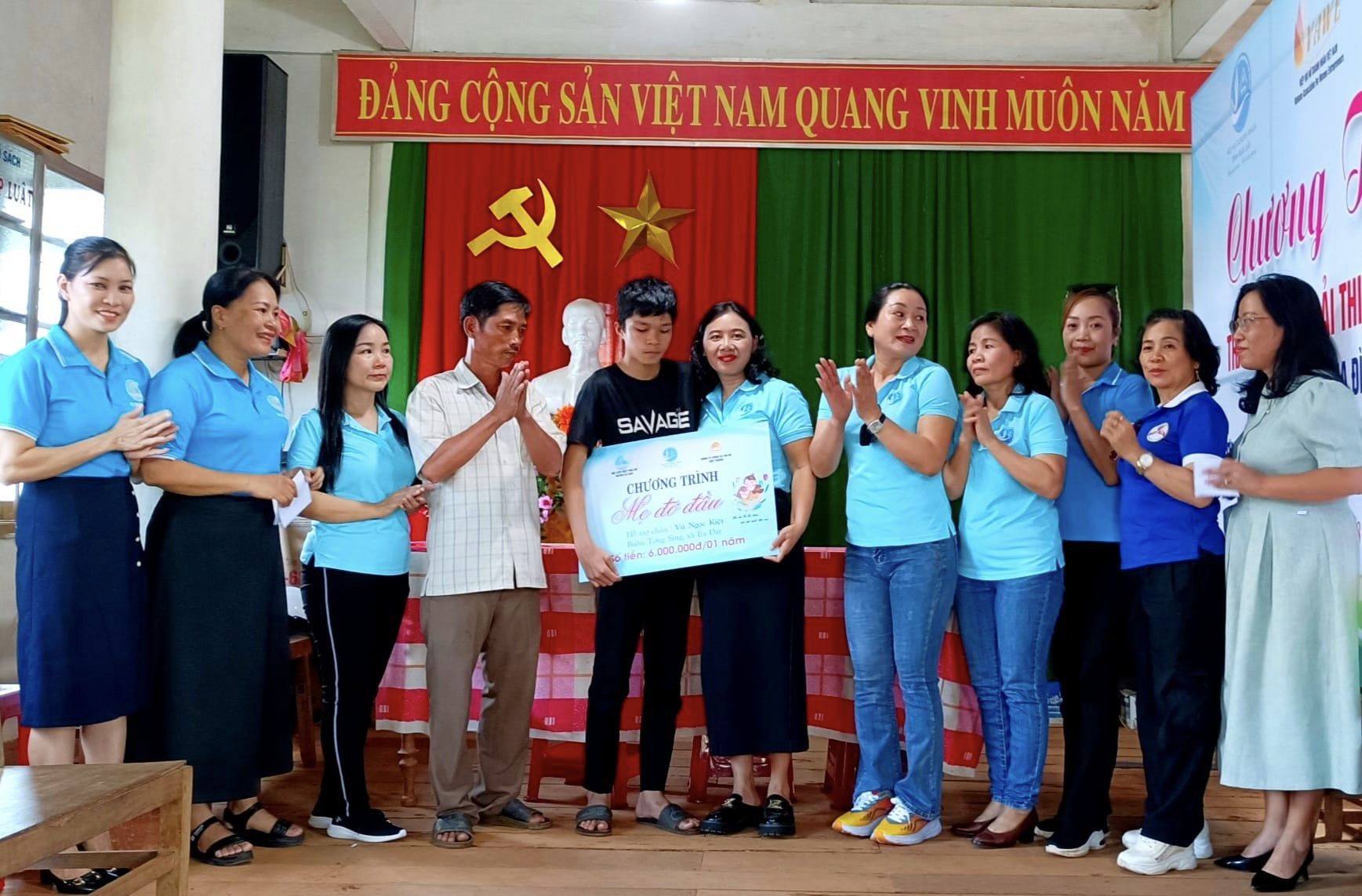 trao bảng mẹ dđ
